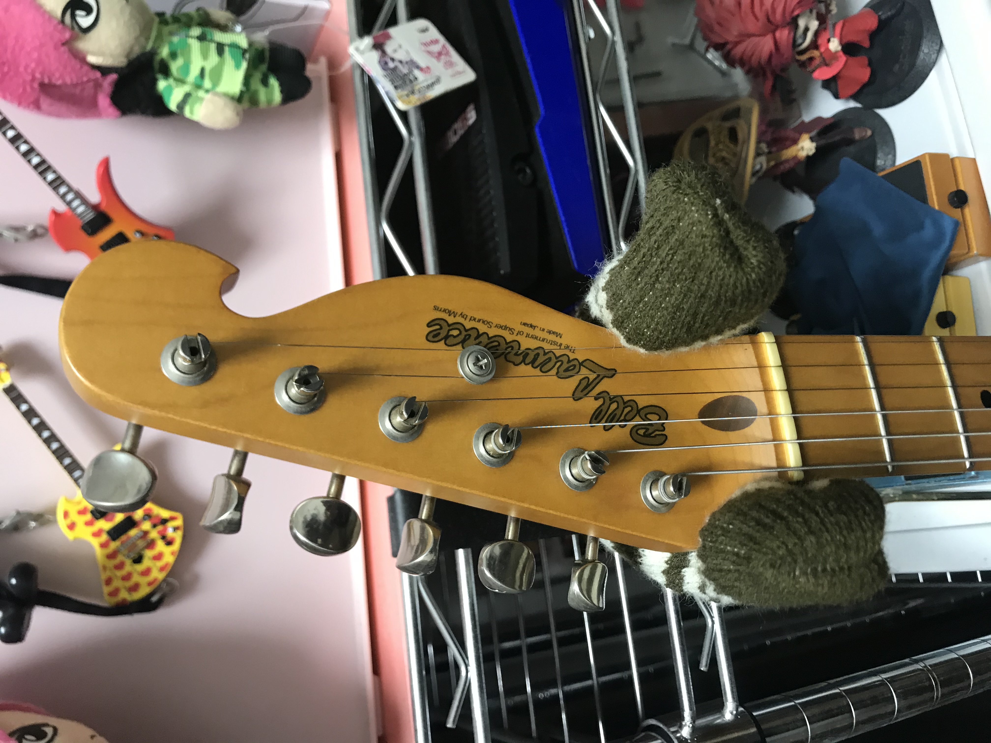 奥居香モデルのギター – SeaBird 77式リアル